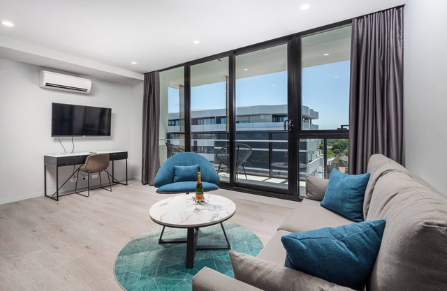 Oros Hotel and Apartments