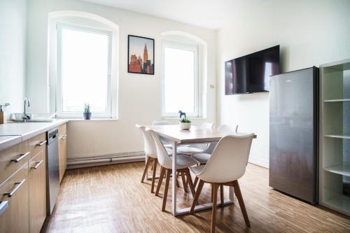 Osnabrücker Strasse Wooon 10 Einzelbetten I 5-Zimmer I TV I Bad NEU I Premiumbettwäsche