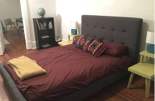 OTE/ Downtown- 3 King beds+ private yard- Fits 3-8