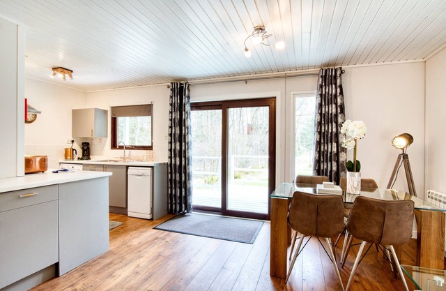 Otter - sleeps 4 guests in 2 bedrooms