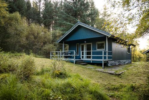 Otter with mountain view and enclosed decking