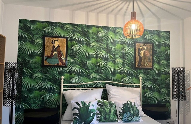 Our 2024 newly built and cozy apartment in vintage-modern style with about 60sqm is at ground level with separate entrance and can accommodate 1-4 people. The fully equipped kitchen with fridge, stove, oven, kettle and coffee machine