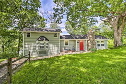 Our Lakeside Retreat with Deck on Lake Herrington!