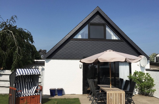 Our Meerglück on the Baltic Sea, sea view, open fire & sauna, 4-5 persons