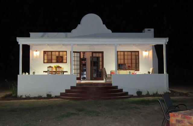 'Out of Plett' luxurious 2 bedroom Cape Dutch Cottage in the Bitou river valley