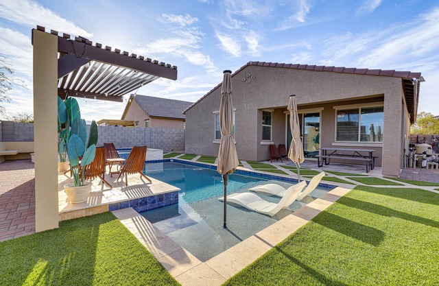 Outdoor Oasis w/Pool & Spa: Goodyear Getaway