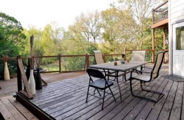 Outdoor Retreat-Huge Deck+Yard. Near SOCO, DT, AUS