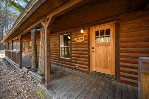 Outlaw Rose Cabin - Family Fun with Hot Tub