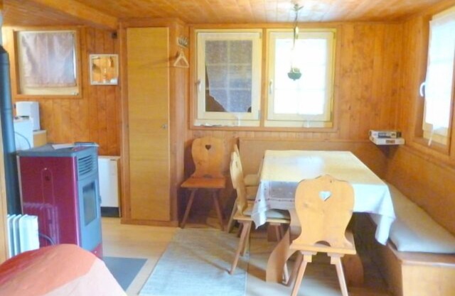 Outside : flat on the ground floor of a chalet near the cog railway, for 2-4 persons, large terrace