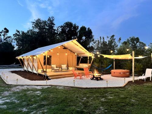 Outstanding Safari Tent with Jacuzzi and and Beautiful Outdoor and Indoor Living in Florida