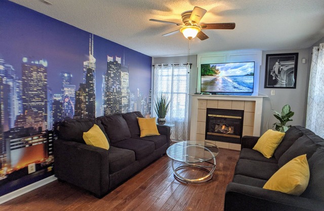 Overland Park Downtown | Comfy, Clean & Safe house on Hardy