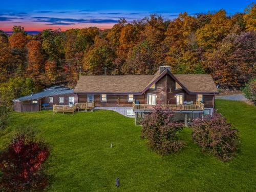 Overlook at Sleepy Creek - Sleepy Creek Frontage, Secluded, Grill, Fire Pit, Deck, Family Friendly, Game Room, Fishing, Hammock, View, Fireplace