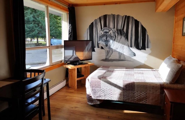Overlook Inn & Cabins