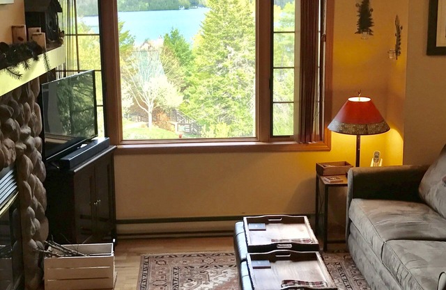 OVERLOOK PERCH: BEAUTIFUL VIEWS OF THE MOUNTAINS AND LAKE PLACID LAKE