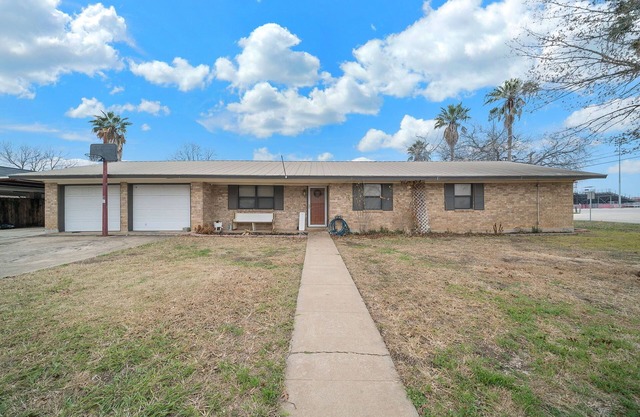 Oversized Space In Desirable Neighborhood.