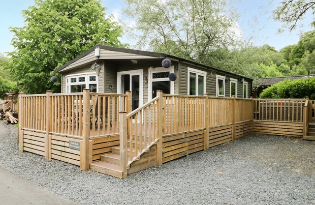 OWLS NOOK LODGE, pet friendly, with hot tub in Windermere