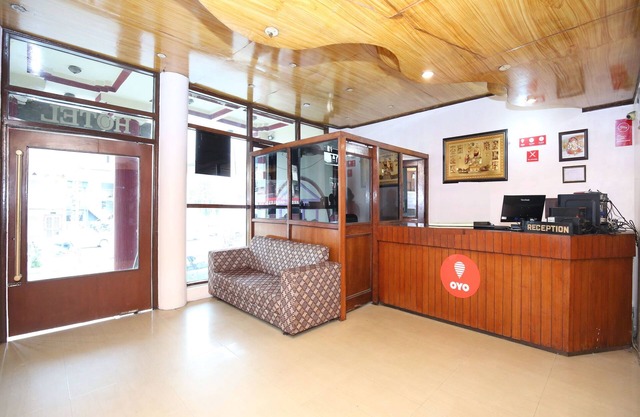 OYO 11912 Hotel Nav Classic