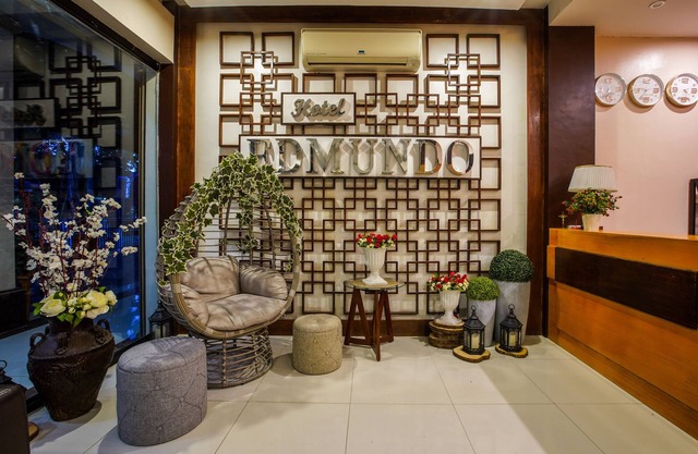 OYO 236 Hotel Edmundo