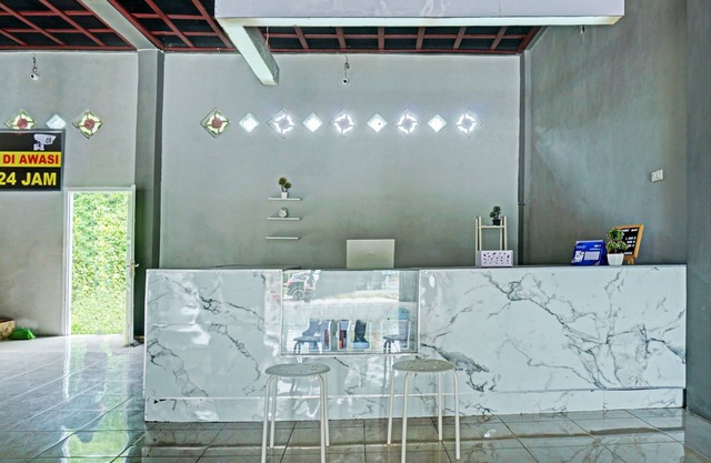OYO 92205 C-house