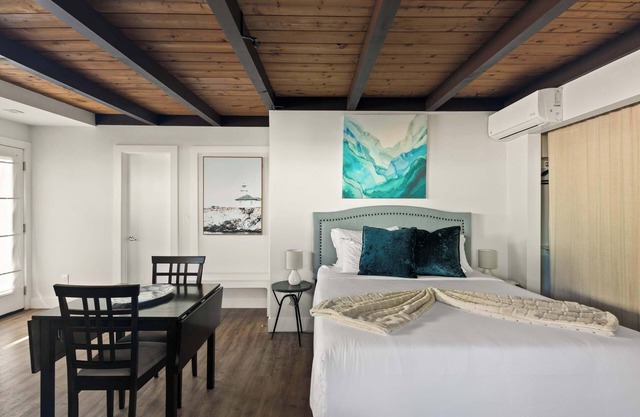 Pacific Beach Studio Short Walk to Ocean