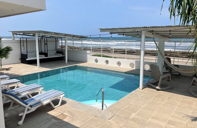 Pacific Paradise in front of Las Cortinas de Pochomil!