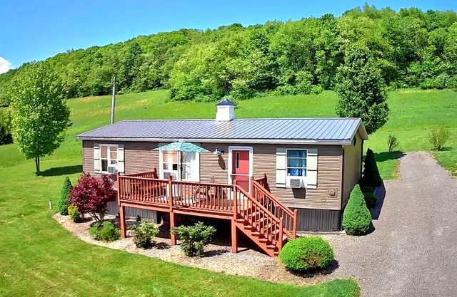 Paddlington Bear Cottage-Access to Water, Sunsets and Hot Tub!