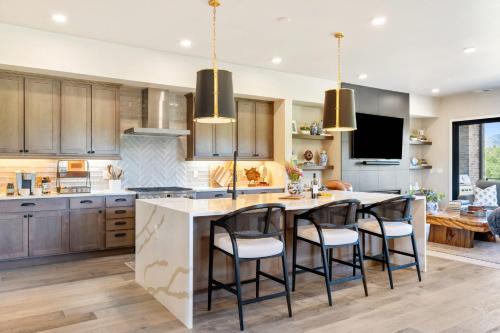 Pagoda Peaks - Modern Luxury Near Bozeman Beach