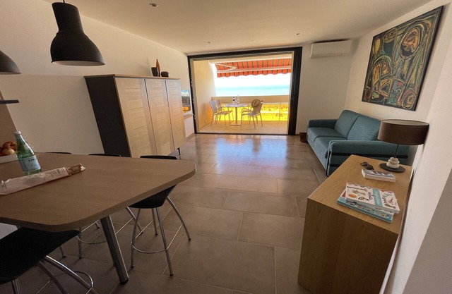 Palavas-centre : 2 bedrooms, terrace, splendid sea view (sleeps 6)