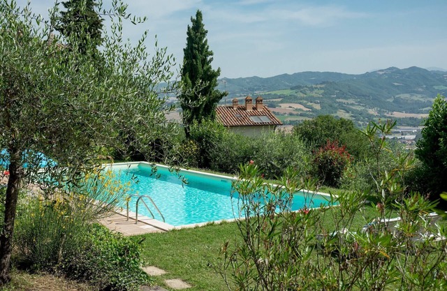 Palazzo San Savino, villa with pool