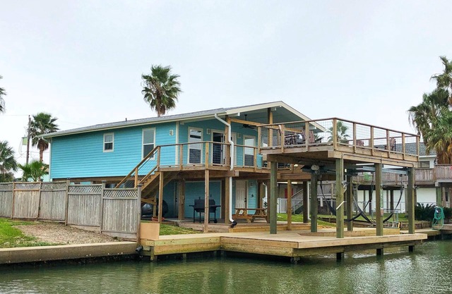 Palm Breeze Canal Home with Kayaks & Bicycles - Sleeps 6 STR25-000199