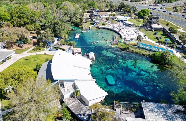 Palm Breeze Private Entry Suite+Large Driveway near Weeki Wachee Springs 4 miles