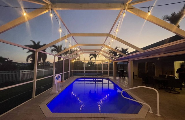 Palm Tree Place-Pool-Game area-Perfect for families and close to golf courses!