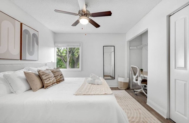 palma ceia 2402F · Steps from Bayshore! King suite | Pool | Gym | G