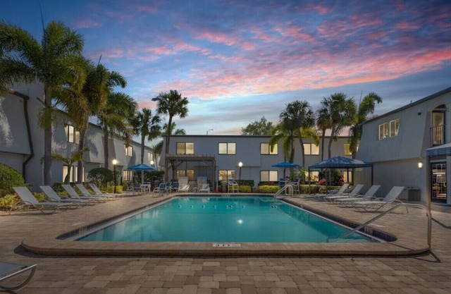 palma ceia 2412A · Steps from Bayshore! King suite | Pool | Gym | C
