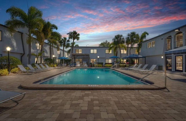 palma ceia 2419b · Steps from Bayshore! King suite | Pool | Gym | I