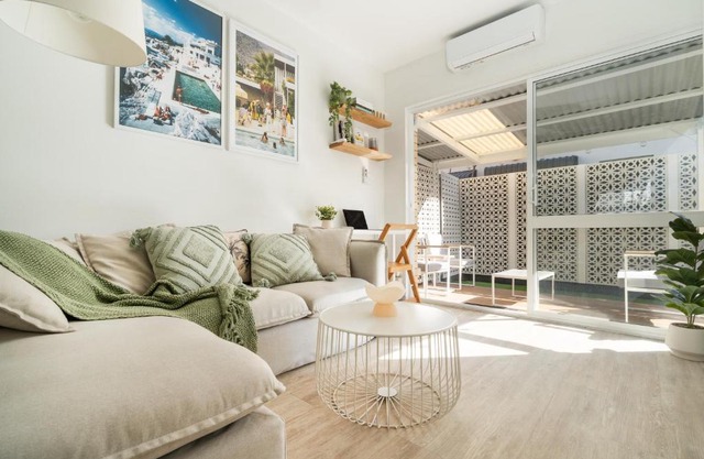 PALMA - Couples Beach Shack!