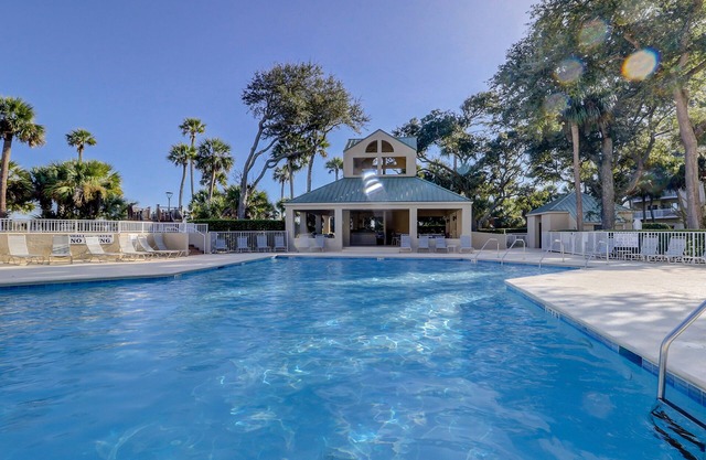 Palmetto Dunes Condo- Steps to Ocean w/pool and hot tub access
