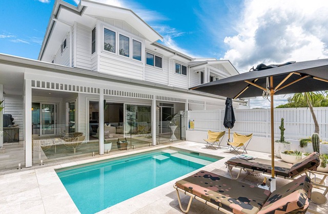 Pandanus House - spacious, luxurious and uber cool.