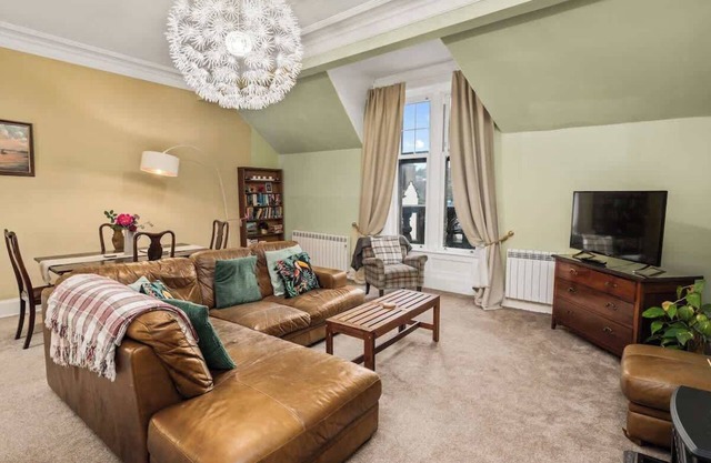 Panoramic Sea Views | Stunning 3BD Apt + Balcony