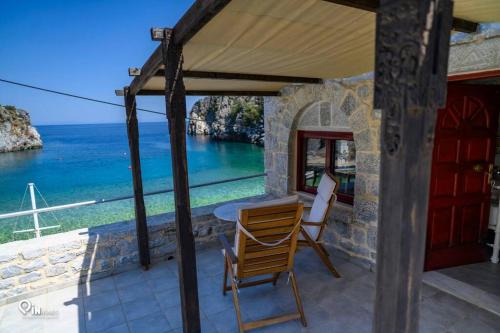 'Panorama' Stone House On The Beach