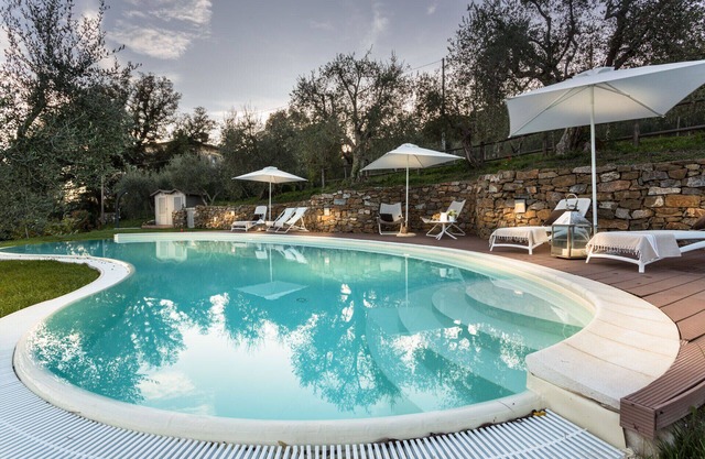 Panoramic 4 Bedrooms Farmhouse with Private Pool in Lucca close to Town Centre
