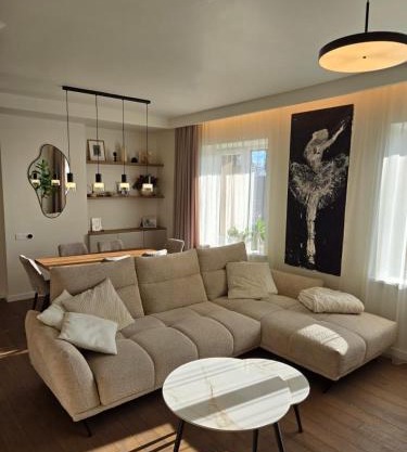 Panoramic balcony 3BD apt with king bed