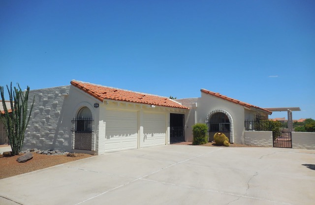 Panoramic Views Inside & Outside! Quiet Home Near Rec Ctr - Green Valley Villa