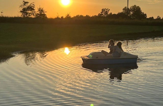 Papa's Cabin - Enjoy the peace and quiet with 40 acres and a 5 acre lake!