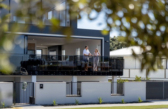 Papamoa Beach Coastal Oasis. Heated Pool, Sauna, Spa & Games room. Up to 20 Ppl