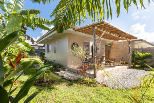 Papara Ocean Bungalow