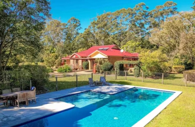 Paperbark Lodge- pool, space, private