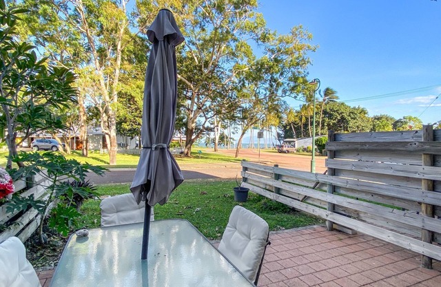 Paradise Apartments 2 - Nelly Bay Beach at your door!