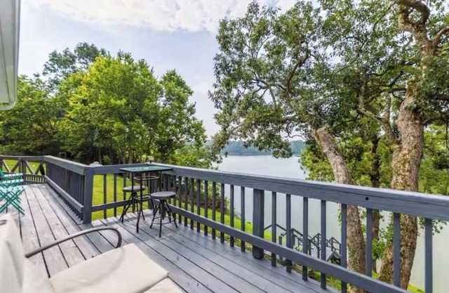 Paradise Cottage-Enjoy Herrington Lake Views Lake Access! Bourbon trail Getaway!