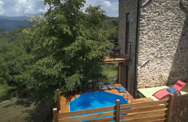 Paradise for two, swimming pool, stones, above the Cinque Terre